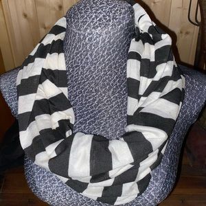 Gorgeous Black & White Stripe Infinity Scarf